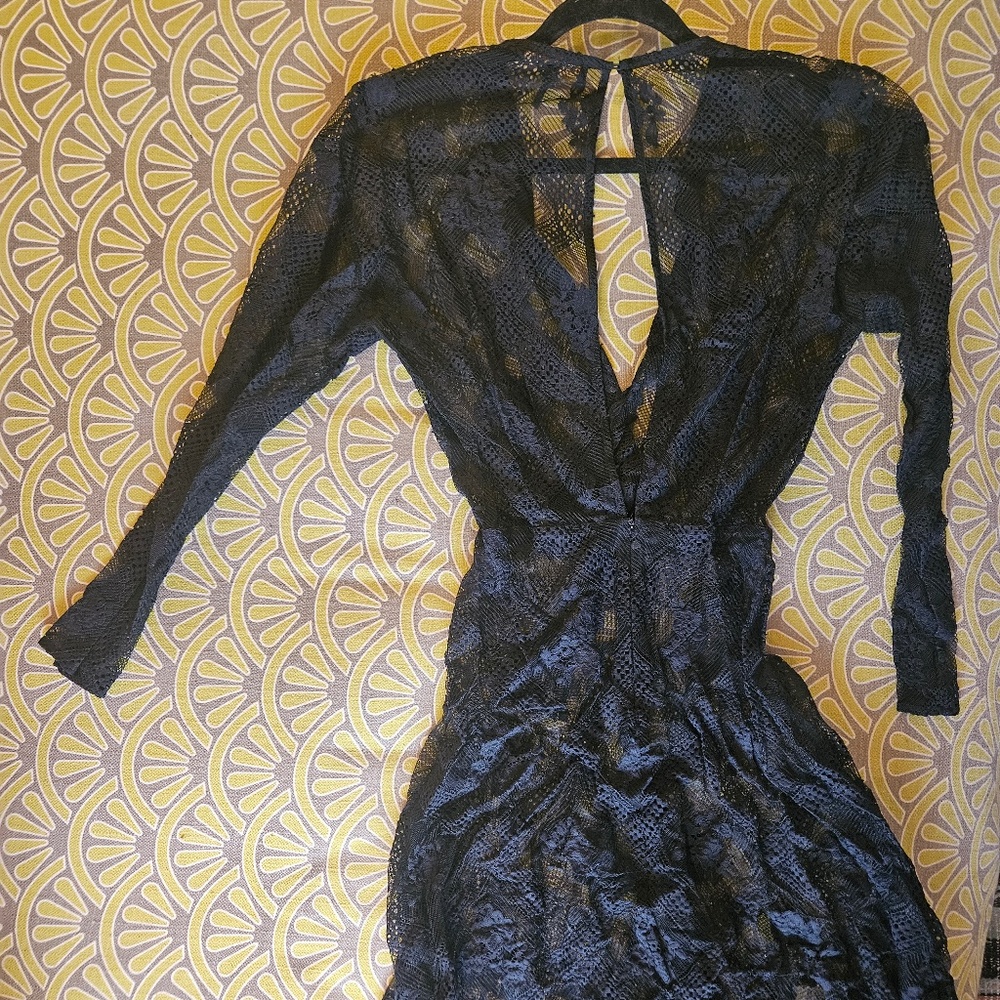 GORGEOUS MAJE LACE GOWN SIZE SMALL